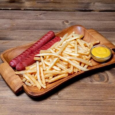 Говяжьи колбаски с картофелем фри в Сушико по цене 559 ₽