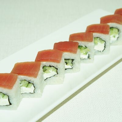 Филадельфия тунец в СУШИSELL по цене 799 ₽