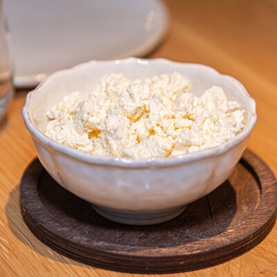 Домашний творог в Сыроварня по цене 300