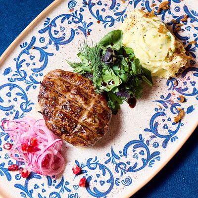 Абхазура с соусом сацибели и пюре из картофеля с грузинскими травами в NANA Pirveli по цене 1140 ₽