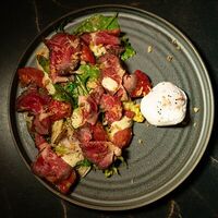 Салат с пастрами в Beverly