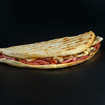 Пицца с колбасой и грибами в Пицца мания по цене 290 ₽