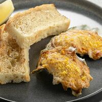 Устрица, запеченная под трюфельным соусомв Brasserie Kriek