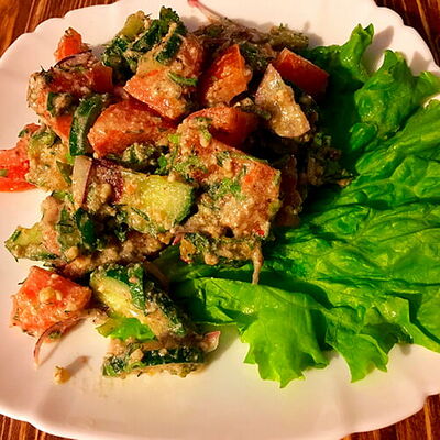 Салат по-кавказски с орехом в Мимино по цене 690 ₽