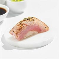 Нигири с тунцом гриль в SeabasSushi