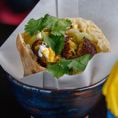 Пита с фалафелем в Шалом Берман по цене 490 ₽