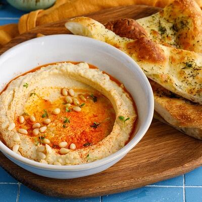 Хумус с пряной лепешкой в Маймун по цене 490