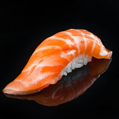Суши Лосось в WRF Вокруг Света по цене 210 ₽