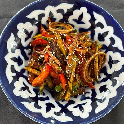 Салат острый в Чойхона Хаким Ака по цене 320 ₽