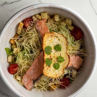 Цезарь с лососем в Sesilia по цене 990