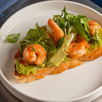 Хрустящий тост с креветкой в Паркинг по цене 780 ₽