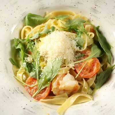 Паста с креветками и рукколой в Качели по цене 580 ₽