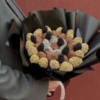 Букет из клубники в шоколаде Black panther в Luna-Клубника в шоколаде