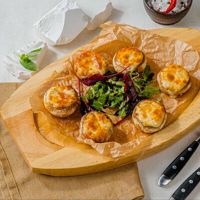 Шампиньоны, запеченные с сыром дорблю в Шеф-Рояль по цене 690 ₽