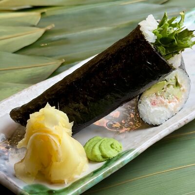 Хэнд ролл с лососем в Sushi lovers по цене 690 ₽