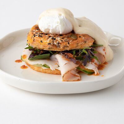 Творожный бейгл с пастрами из индейкив Неспешник по цене 1200 ₽