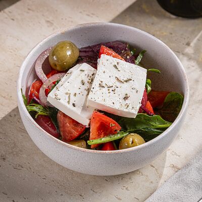 Греческий салат в Abrau Club по цене 890 ₽