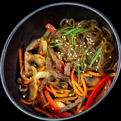 Бататная лапша с говядиной в Azumi по цене 459 ₽