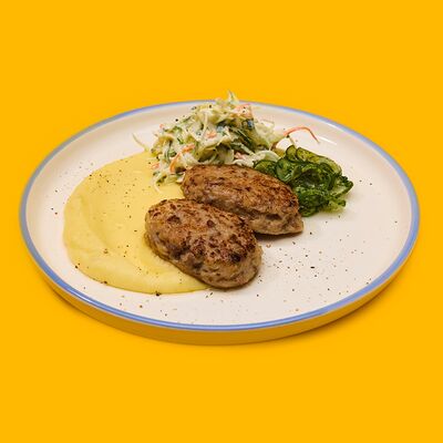 Котлетки из индейки с картофельным пюре, коул слоу и малосольным огурчиком в Крутые желтки по цене 590 ₽