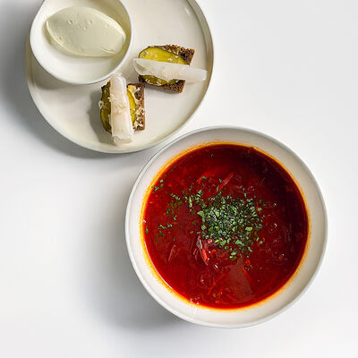 Борщ с уткой, фермерским салом и сметаной в KM20 по цене 1020 ₽