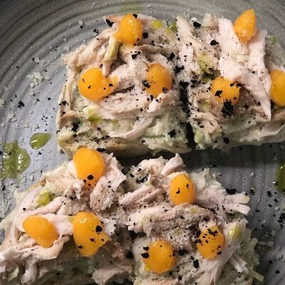 Брускетта с копченой курицей в FABRIKA по цене 370 ₽