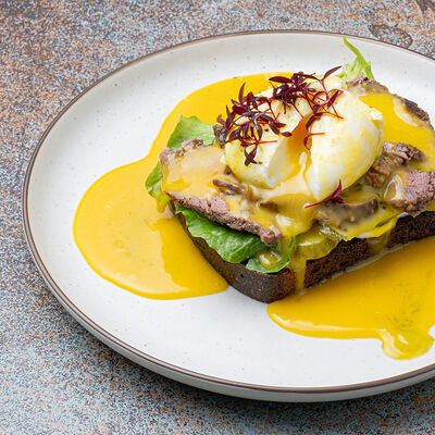 Бенедикт с ростбифом в Темп по цене 750 ₽