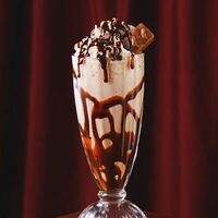 Молочный коктейль Сникерс в Фабрика