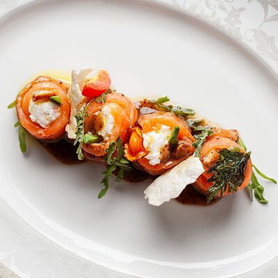 Рулеты из семги в Urartu по цене 1370 ₽