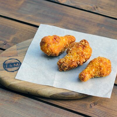 Куриные крылышки во фритюре в Food & Mood по цене 250 ₽