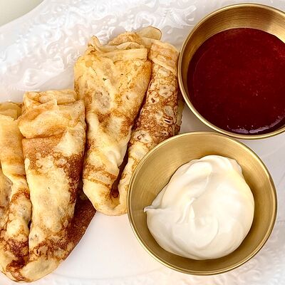 Блинчики со сметаной и вареньемв Просто Азия x Десертория по цене 320 ₽