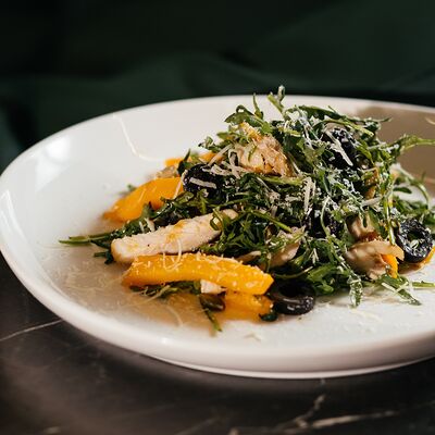 Осенний салат с запеченной тыквой и куриным филе в URBAN Lounge по цене 742 ₽