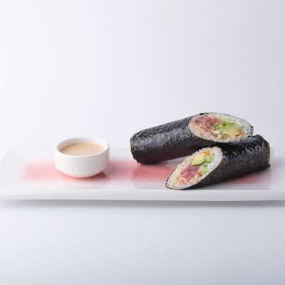 Хэнд-ролл с тунцом в Lili New Wave Sushi по цене 500 ₽