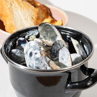 Мидии в сливочном соусе в Spicy no spicy по цене 890 ₽