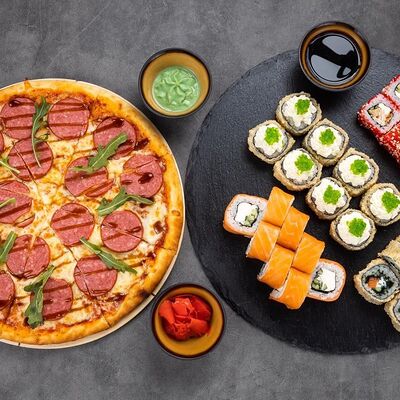 Сет на двоих и пицца Пепперони в Sushi and Pizza по цене 8990 ₸