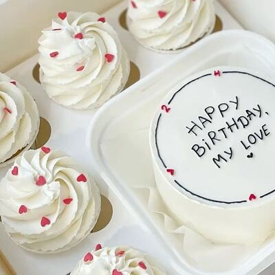 Бенто-торт + 5 капкейков-тортика в стаканчике для мужа, парня, папы, коллеги, бабушки, крестной, на юбилей, на день рождения, happy birthday с сердечкамив О! Тортик по цене 3990 ₽