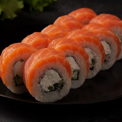 Филадельфия с огурцом в Snail Суши по цене 605 ₽