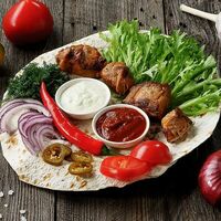 Шашлык из свинины в лаваше в La Vash