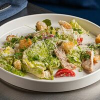 Салат Цезарь с цыпленком в Паркинг