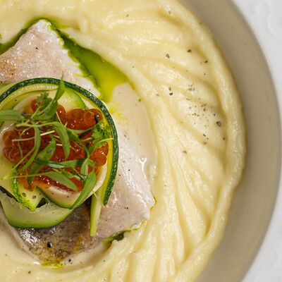 Судак с картофельным пюре в Море на Патриках по цене 1090