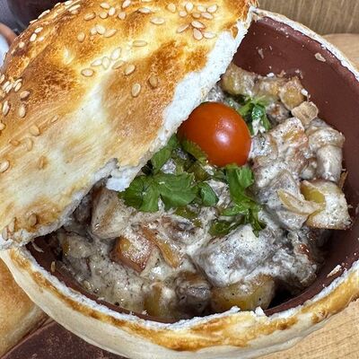 Курица в сметанном соусе в Сандро по цене 800 ₽