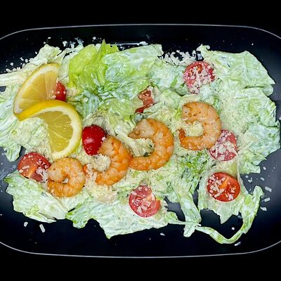 Салат Цезарь с креветкой в Пикники по цене 800 ₽