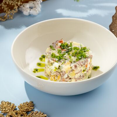 Салат Оливье с ростбифом в Kumpan по цене 370 ₽