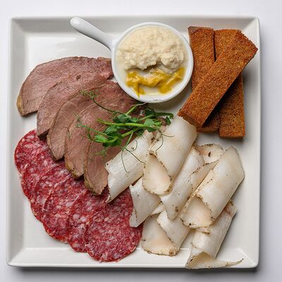 Мясное плато в Bronze lion по цене 780 ₽