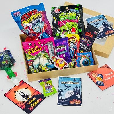 Азиатские сладости в подарочном наборе на хэллоуин Halloween в Дарите красиво по цене 2090 ₽