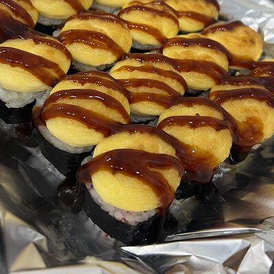 Запеченный ролл с креветкой в Pizza life по цене 405 ₽