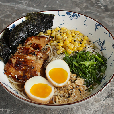 Рамен с курицей в FRIENDLOUNGE по цене 620 ₽