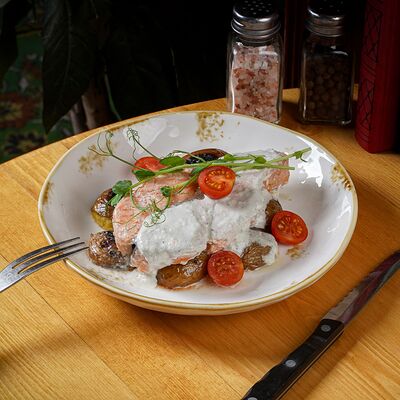 Лосось с картофелем под сливочным соусом в Гастробар Библиотека по цене 900 ₽