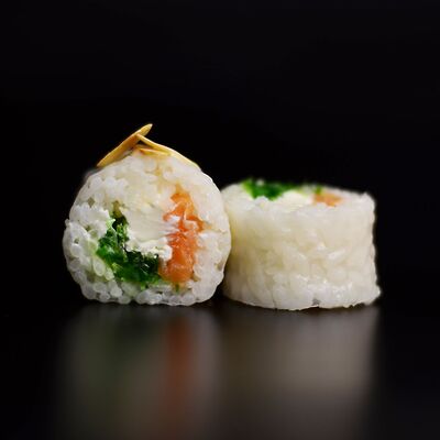 Нежный с лососем и чукой в Sushi Kent по цене 574 ₽