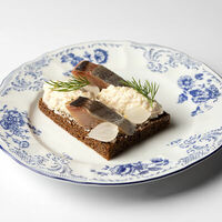 Тост, форшмак по-литовски, олюторская сельдь в Niki