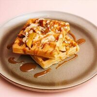 Вафли с запеченным яблоком и карамелью в Flat coffee